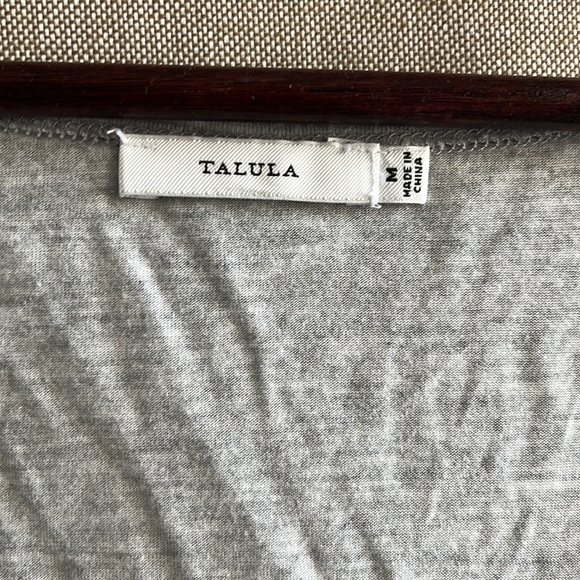 Aritizia Talula s/s t shirt in size Medium - Picture 2 of 5